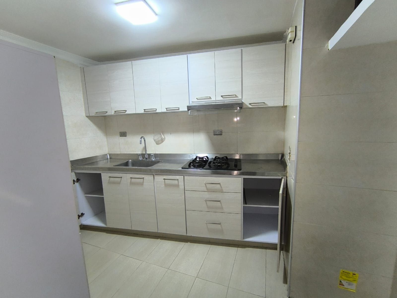 Apartamento en arriendo Bolívar Cartagena Manga 83 m2 Habitaciones 3 Baños 2 Garajes 0 Precio $400000000