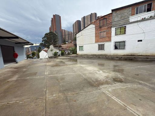 Local en arriendo Antioquia Medellín Puertas Del Sol 60 m2 Habitaciones 0 Baños 1 Garajes 0 Precio $2400000