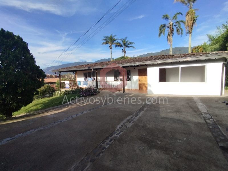 Casa en arriendo Antioquia Envigado Las Antillas 350 m2 Habitaciones 3 Baños 4 Garajes 5 Precio $7999000