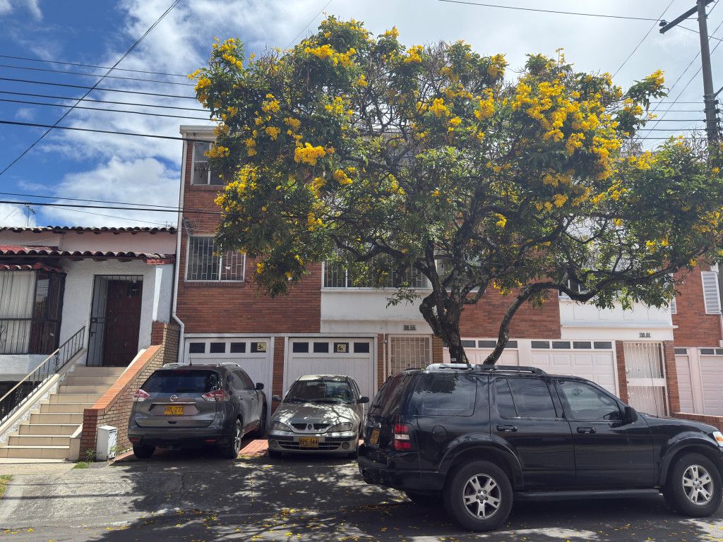 Casa en venta Cundinamarca Bogotá Santa Barbara Central 259 m2 Habitaciones 3 Baños 4 Garajes 2 Precio $1200000000