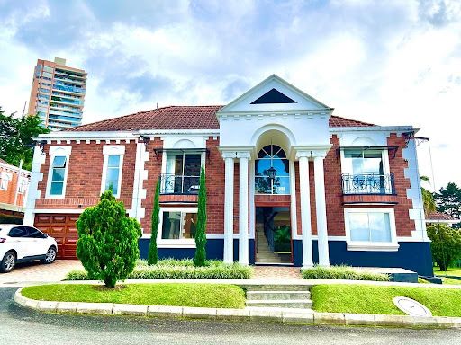 Casa en venta Antioquia Medellín Los Naranjos 500 m2 Habitaciones 6 Baños 5 Garajes 4 Precio $4300000000