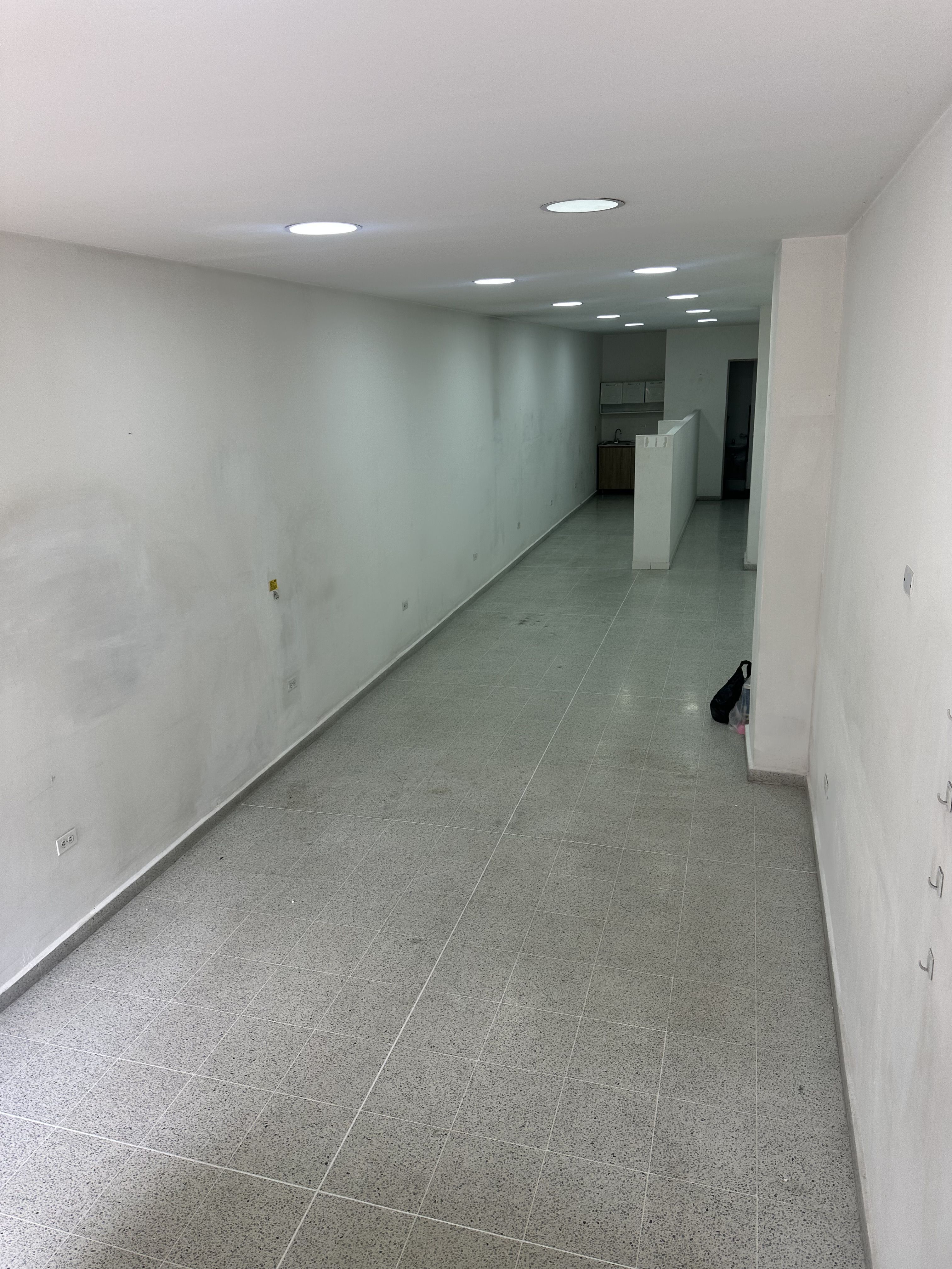 Local en arriendo Antioquia Itagüí Araucaria 50 m2 Habitaciones 0 Baños 1 Garajes 1 Precio $2100000