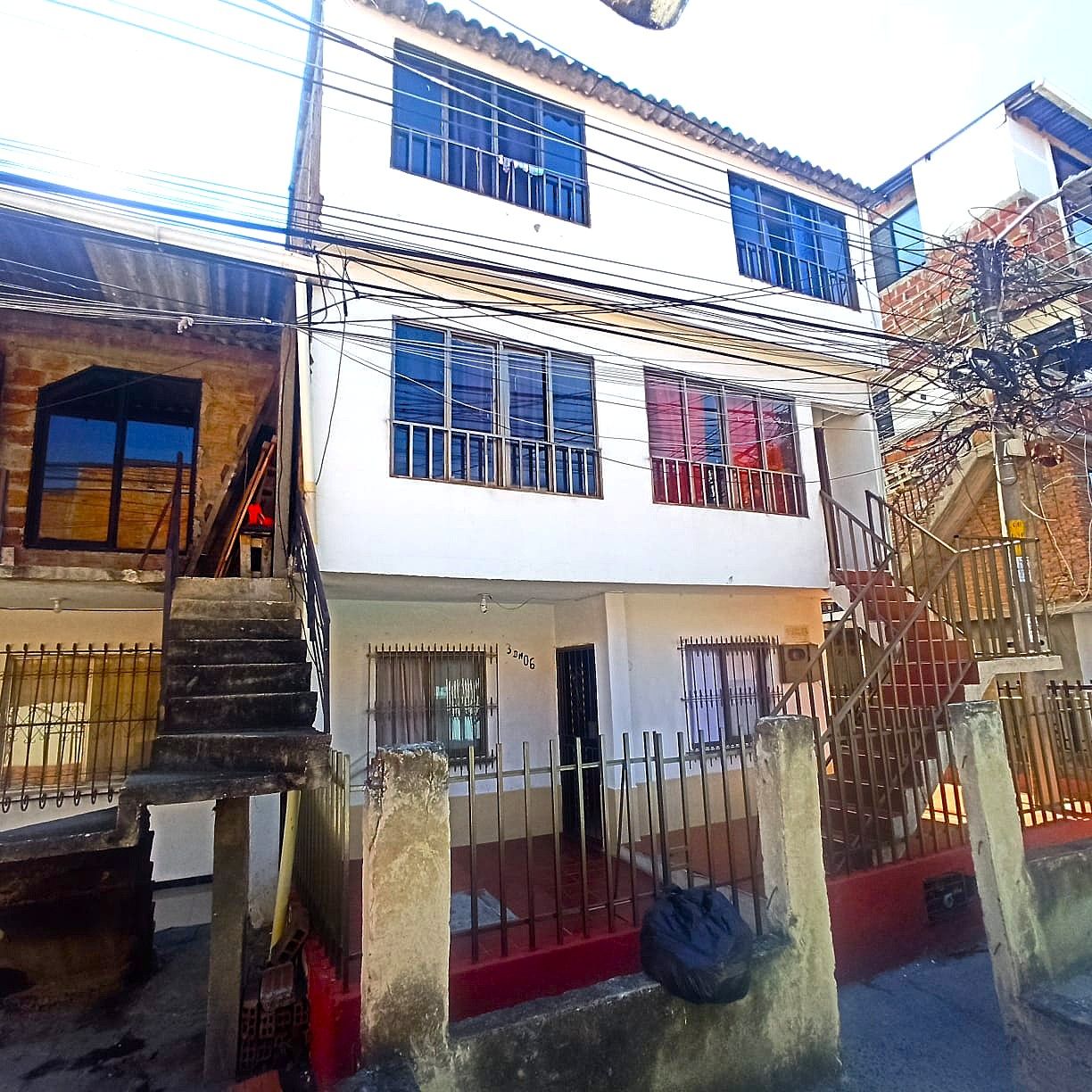 Casa en venta Valle Del Cauca Cali Ciudadela Floralia 220 m2 Habitaciones 8 Baños 4 Garajes 1 Precio $320000000