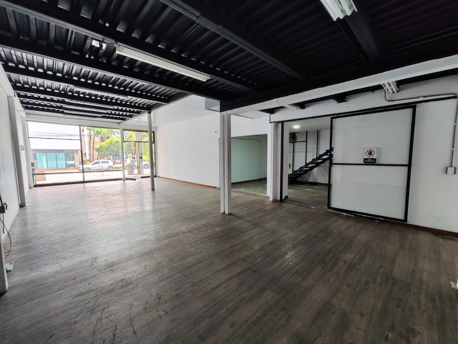 Local en arriendo Antioquia Itagüí La Esmeralda 238 m2 Habitaciones 0 Baños 2 Garajes 0 Precio $10208000