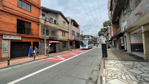 Local en arriendo Antioquia Itagüí Las Mercedes 20 m2 Habitaciones 0 Baños 1 Garajes 0 Precio $1350000