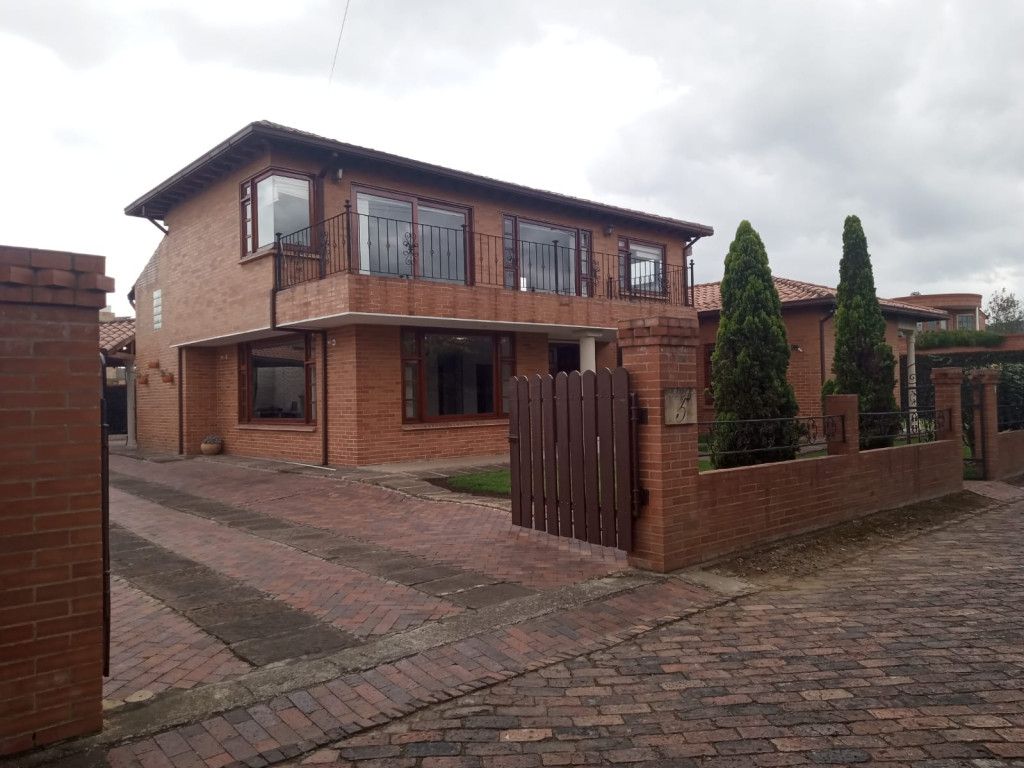 Casa en arriendo Cundinamarca Chía Cr Pinares 380 m2 Habitaciones 4 Baños 5 Garajes 8 Precio $11000000