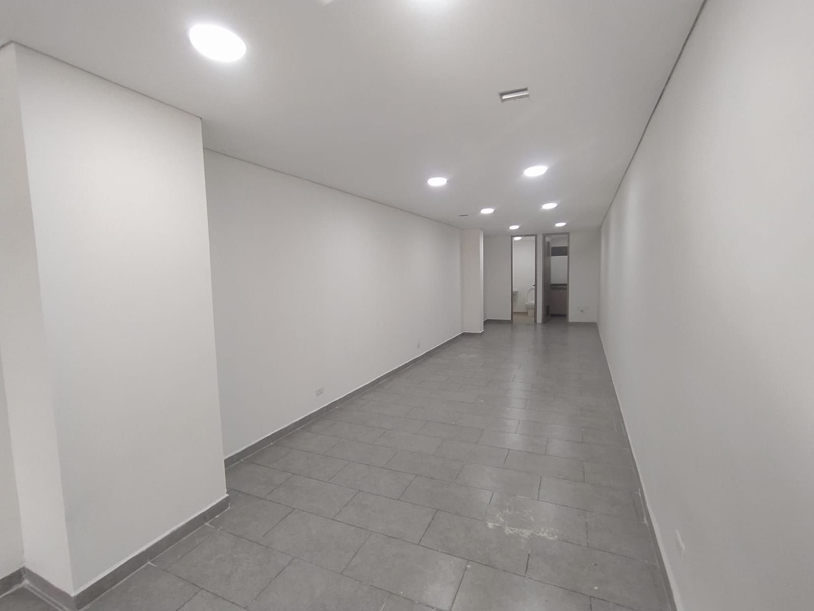 Local en arriendo Antioquia Medellín Miravalle 25 m2 Habitaciones 0 Baños 1 Garajes 0 Precio $6000000