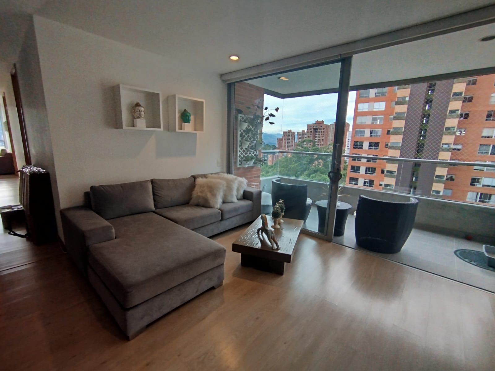 Apartamento en arriendo Antioquia Envigado Zúñiga 135 m2 Habitaciones 3 Baños 2 Garajes 0 Precio $6900000