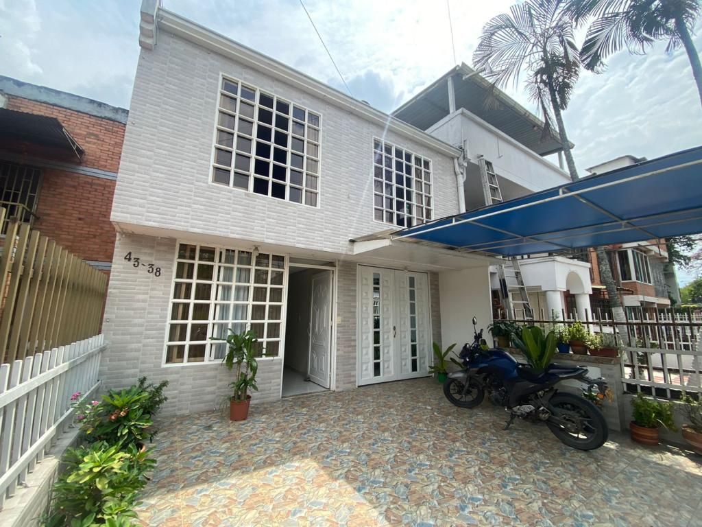 Casa en venta Valle Del Cauca Cali Ciudadela Comfandi 250 m2 Habitaciones 3 Baños 3 Garajes 2 Precio $375000000