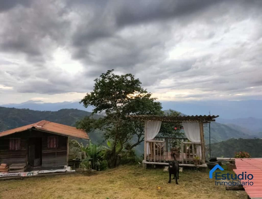 Finca en venta Antioquia Medellín Chile 5000 m2 Habitaciones 6 Baños 1 Garajes 6 Precio $800000000