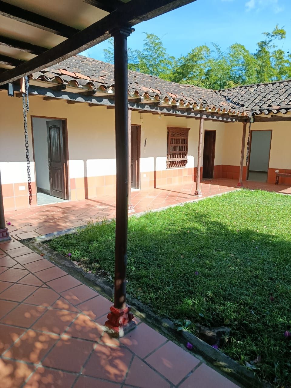 Finca en arriendo Antioquia Marinilla La Industrial 7000 m2 Habitaciones 7 Baños 3 Garajes 2 Precio $3700000