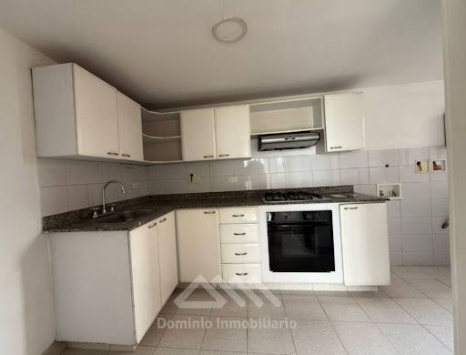 Apartamento en arriendo Antioquia Envigado Jardines 89 m2 Habitaciones 3 Baños 3 Garajes 1 Precio $3700000