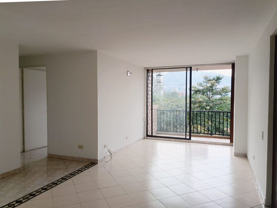 Apartamento en arriendo Antioquia Medellín Loma De Los Bernal 85 m2 Habitaciones 3 Baños 2 Garajes 1 Precio $3600000