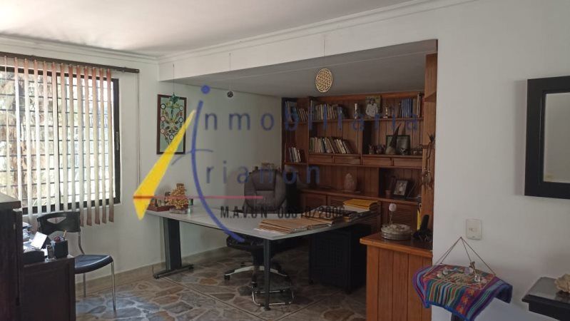 Casa en venta Antioquia Medellín San Bernardo 260 m2 Habitaciones 5 Baños 2 Garajes 1 Precio $1450000000