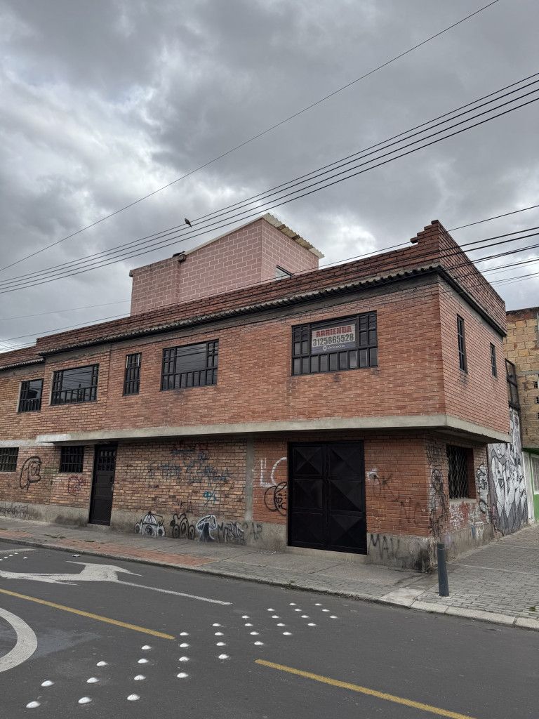 Casa en arriendo Cundinamarca Bogotá Laguneta 210 m2 Habitaciones 1 Baños 1 Garajes 0 Precio $3500000