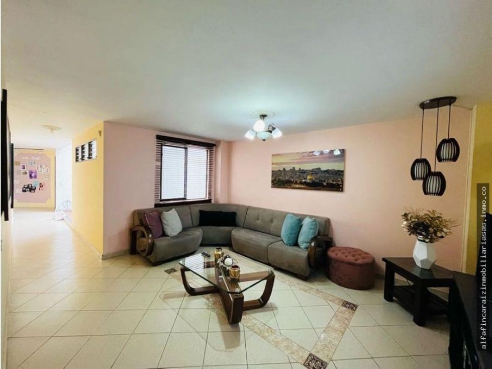 Edificio en venta Antioquia Medellín Las Acacias 800 m2 Habitaciones 8 Baños 8 Garajes 2 Precio $4500000000