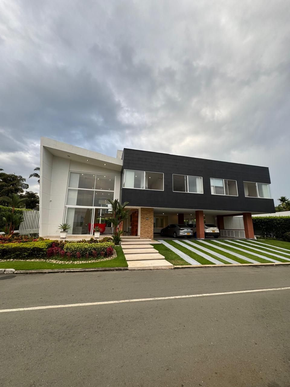 Casa en venta Valle Del Cauca Cali Cali 850 m2 Habitaciones 6 Baños 8 Garajes 8 Precio $3400000000