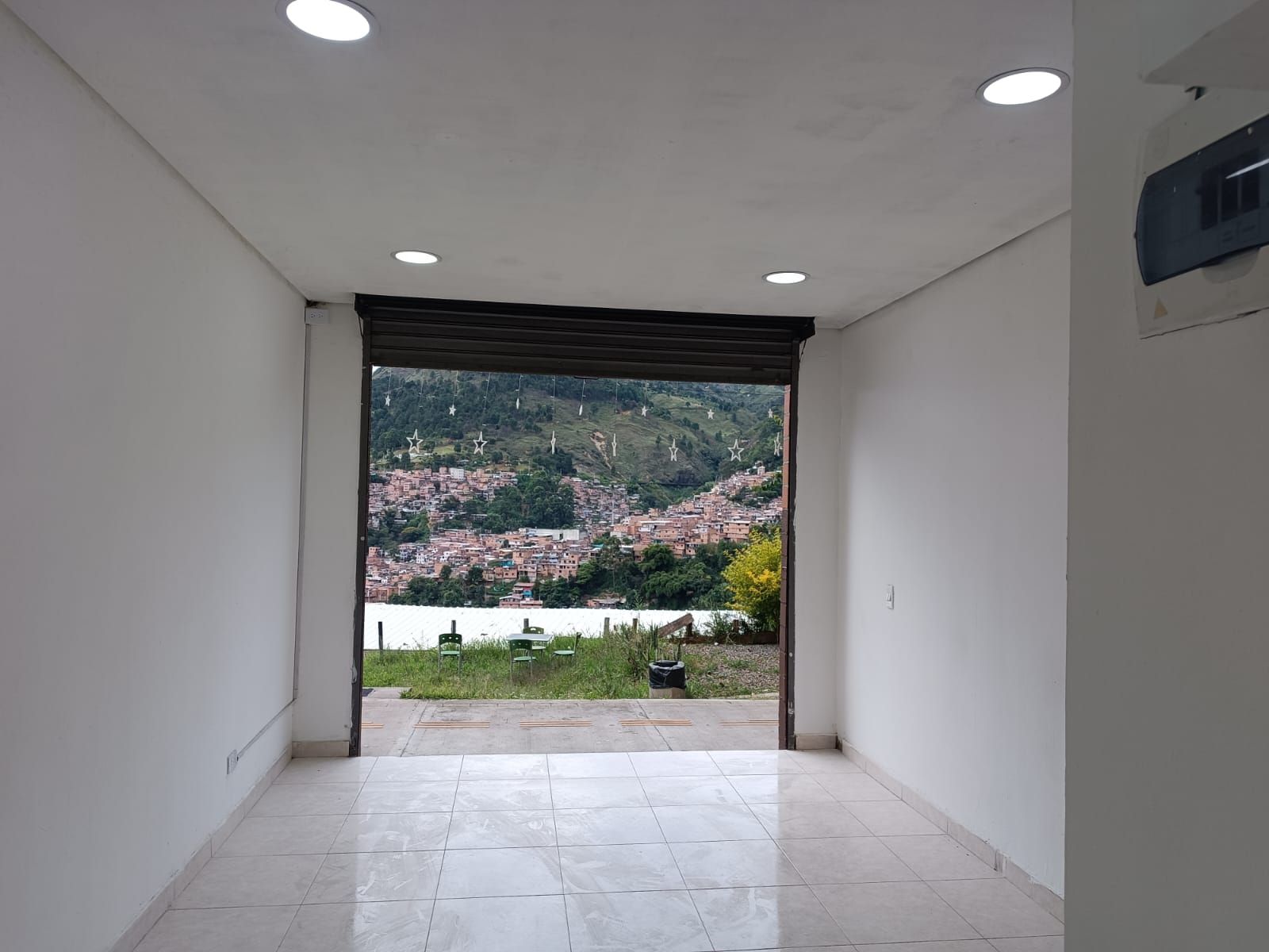Local en arriendo o venta Antioquia Medellín Barrios De Jesus 35 m2 Habitaciones 0 Baños 1 Garajes 0 Precio venta $240000000 Precio arriendo $1400000