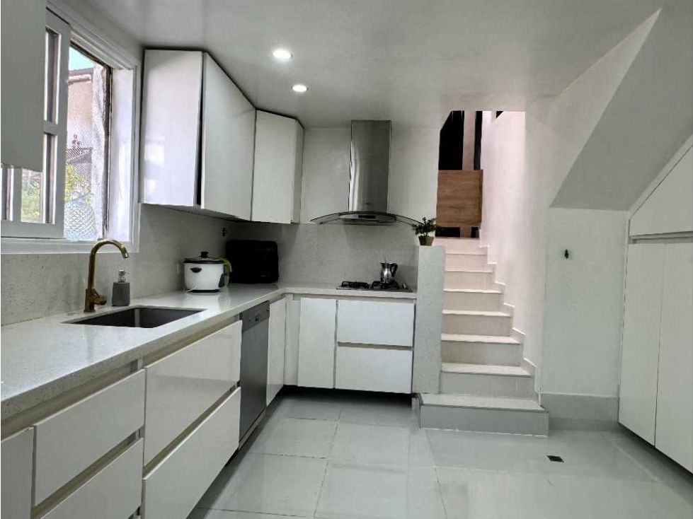 Casa en venta Antioquia Envigado Cascuña 246 m2 Habitaciones 5 Baños 4 Garajes 2 Precio $1100000000