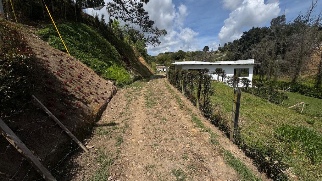 Finca en venta Antioquia Marinilla Central 92 m2 Habitaciones 3 Baños 2 Garajes 3 Precio $295000000