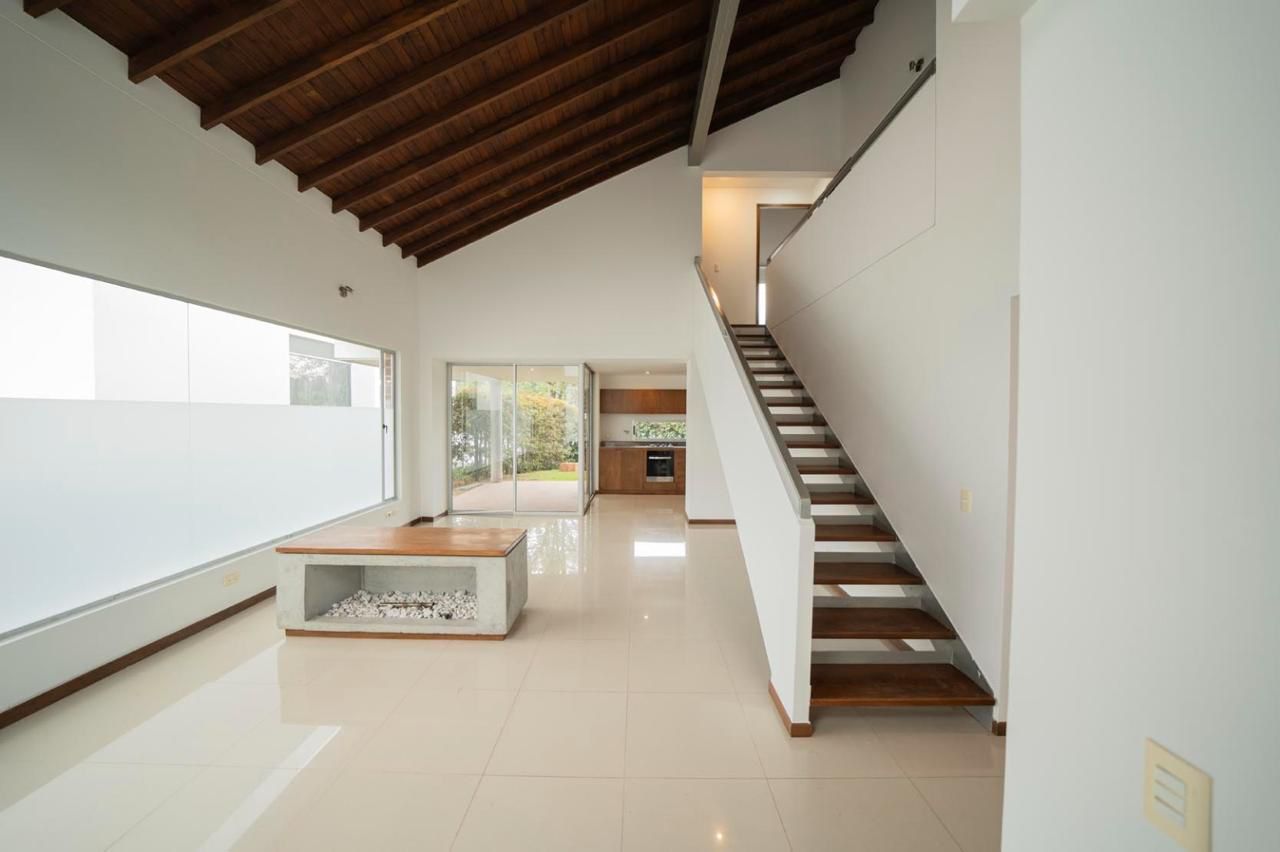 Casa en arriendo o venta Antioquia El Retiro El Retiro 162 m2 Habitaciones 3 Baños 1 Garajes 0 Precio venta $1300000000 Precio arriendo $6000000