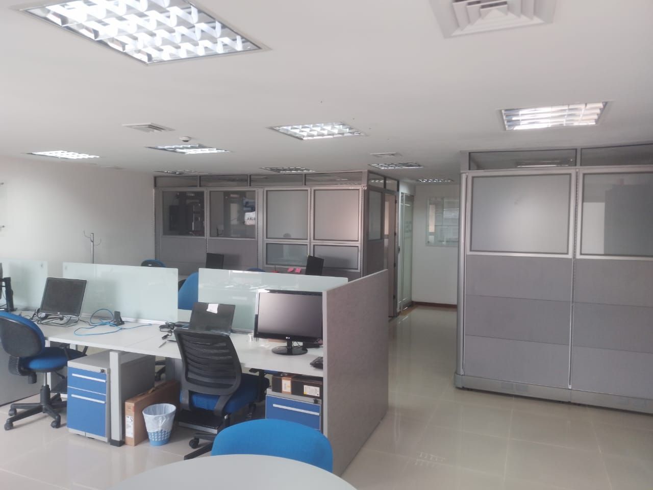 Oficina en venta Antioquia Medellín Laureles 78 m2 Habitaciones 0 Baños 1 Garajes 3 Precio $680000000