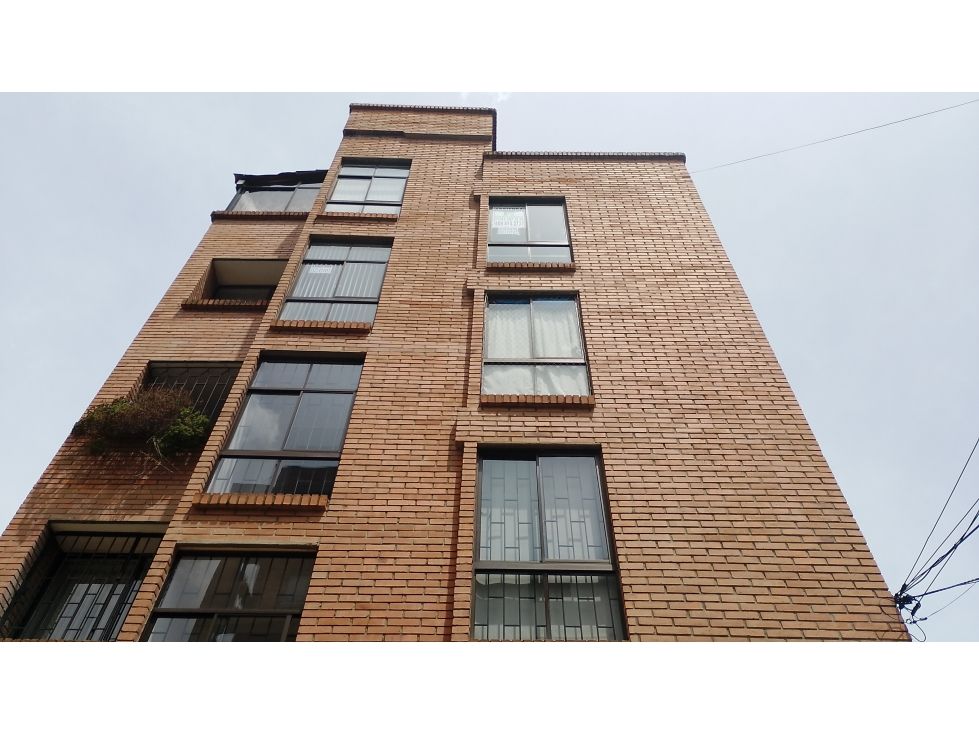 Casa en arriendo Antioquia Medellín La Candelaria 200 m2 Habitaciones 5 Baños 3 Garajes 2 Precio $4500000