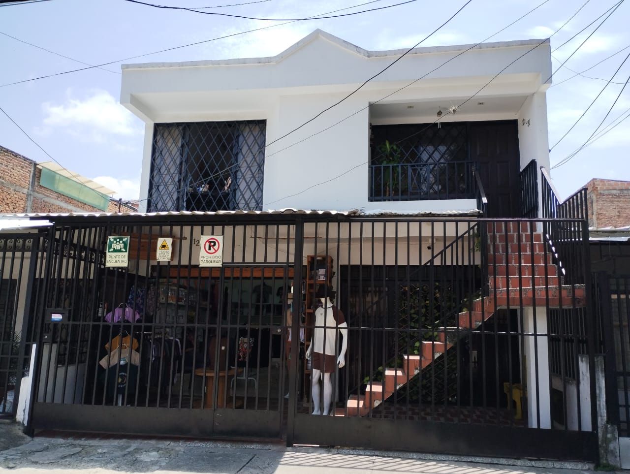 Casa en venta Valle Del Cauca Cali Panamericano 350 m2 Habitaciones 9 Baños 5 Garajes 2 Precio $640000000