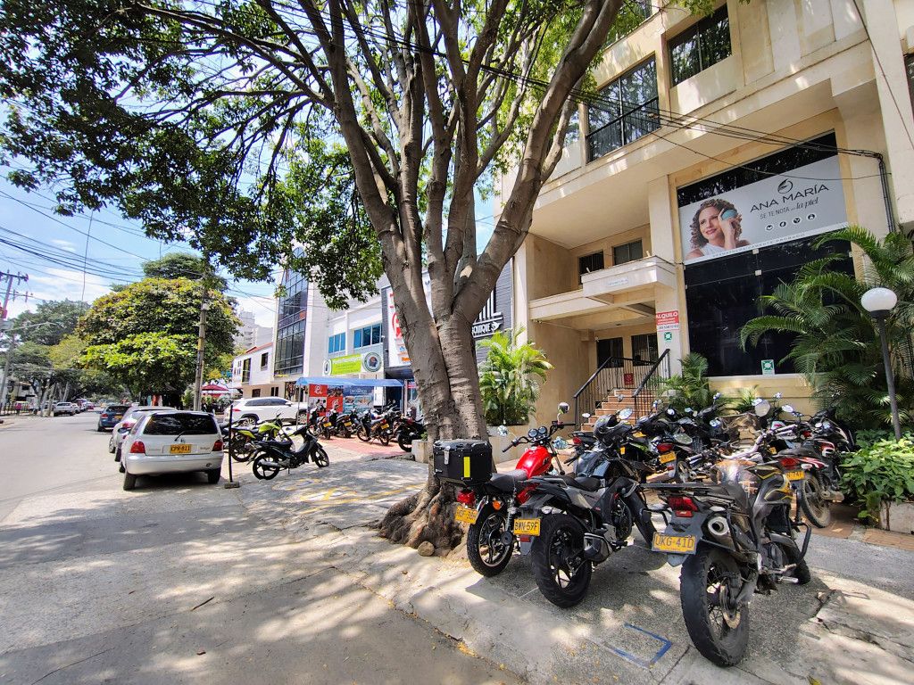 Oficina en arriendo Valle Del Cauca Cali San Vicente 70 m2 Habitaciones 0 Baños 2 Garajes 1 Precio $2520000