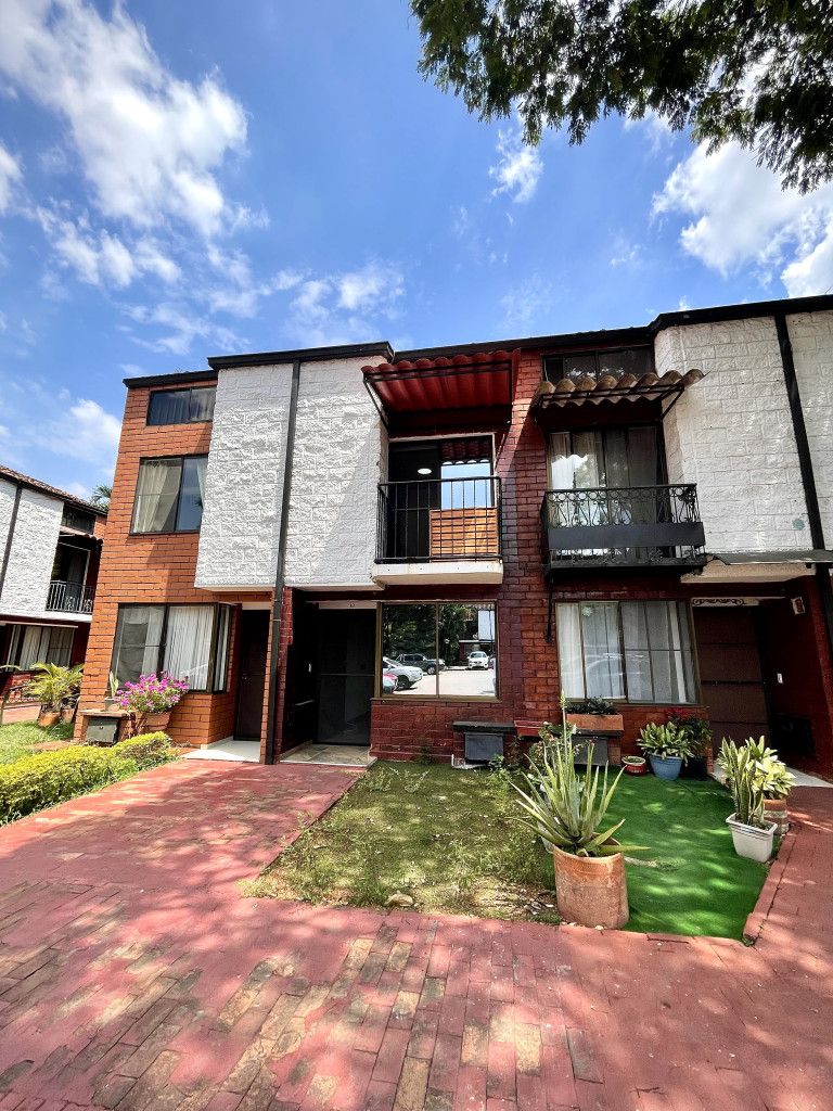 Casa en venta Valle Del Cauca Cali Camino Real - Los Fundadores 130 m2 Habitaciones 3 Baños 3 Garajes 1 Precio $460000000