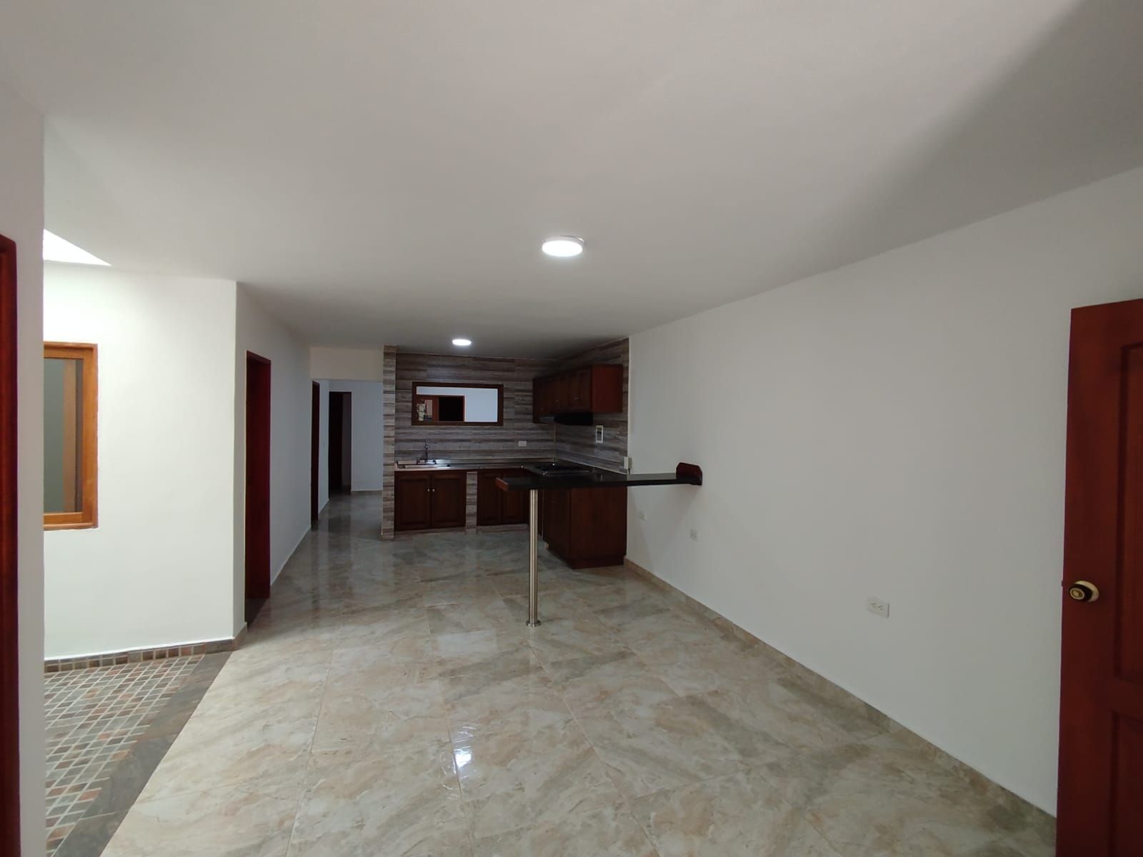 Casa en arriendo Antioquia La Ceja Centro 100 m2 Habitaciones 4 Baños 2 Garajes 1 Precio $2400000