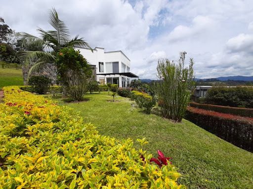 Casa en arriendo Antioquia El Carmen De Viboral La Alhambra 3000 m2 Habitaciones 4 Baños 7 Garajes 11 Precio $11000000