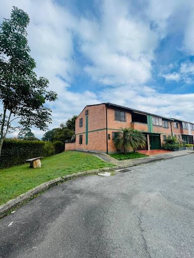 Casa en arriendo Antioquia Rionegro Urbanizacion Altos De Pereira 140 m2 Habitaciones 5 Baños 4 Garajes 1 Precio $3500000