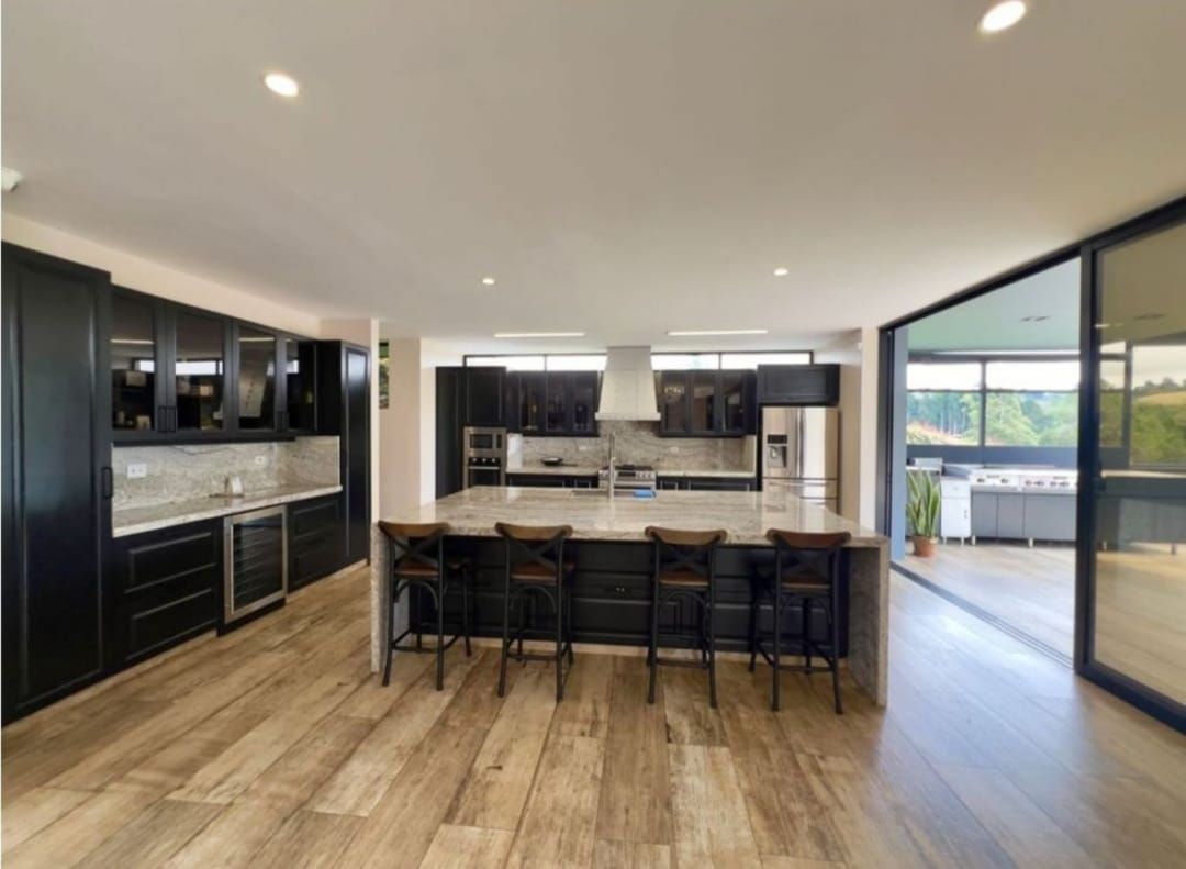 Casa en venta Antioquia Envigado Sabaneta Real 2477 m2 Habitaciones 4 Baños 6 Garajes 6 Precio $3950000000