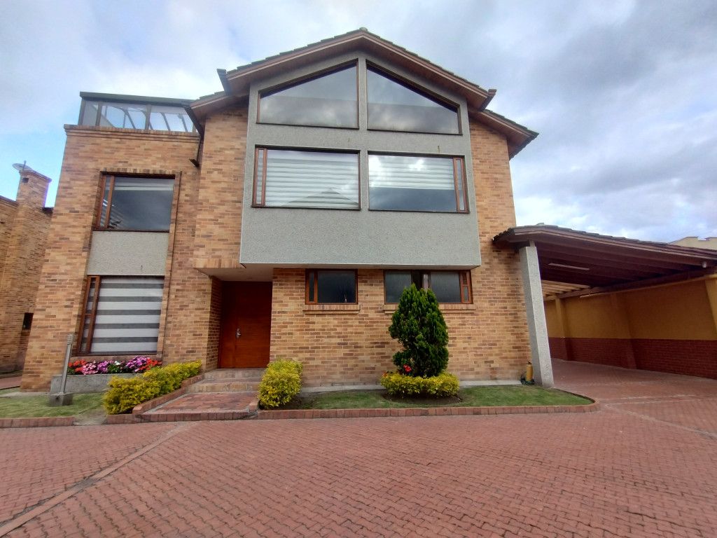 Casa en arriendo Cundinamarca Bogotá San José De Bavaria 279 m2 Habitaciones 4 Baños 4 Garajes 6 Precio $18300000