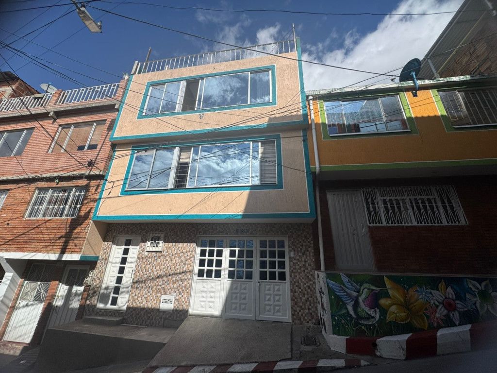 Casa en venta Cundinamarca Bogotá Diana Turbay 210 m2 Habitaciones 7 Baños 5 Garajes 2 Precio $470000000