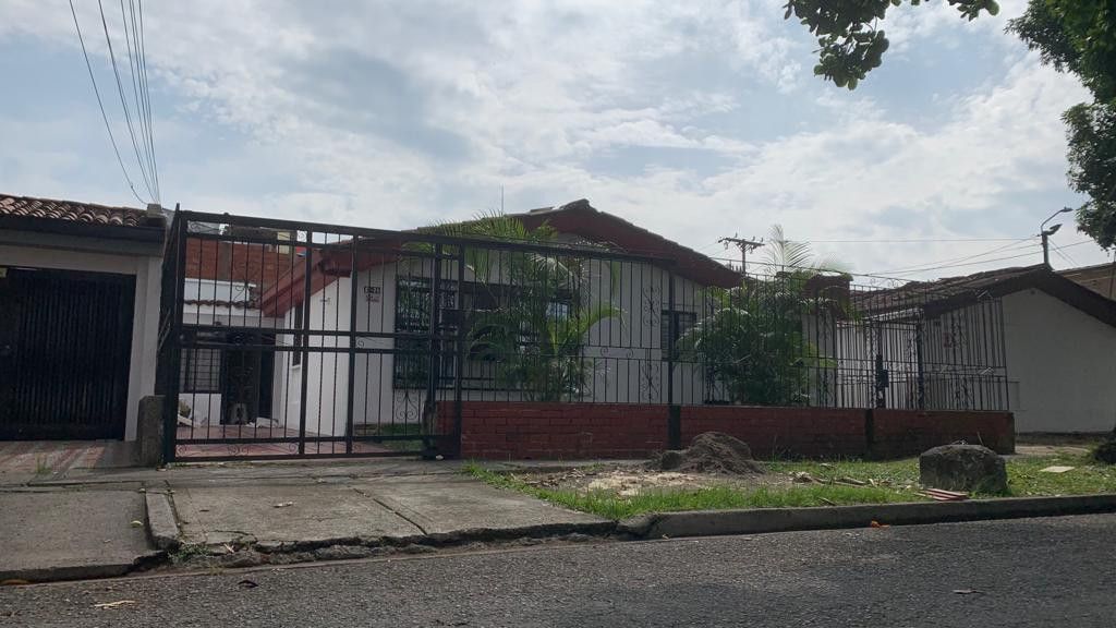 Casa en venta Valle Del Cauca Cali Prados Del Norte 264 m2 Habitaciones 3 Baños 3 Garajes 2 Precio $525000000