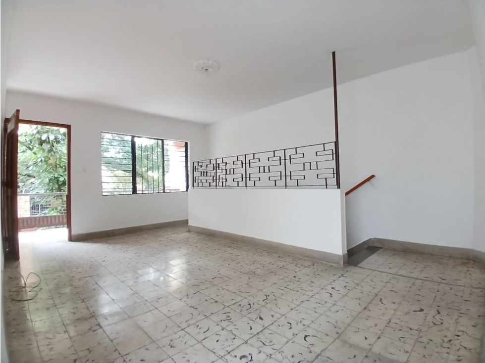 Casa en arriendo o venta Antioquia Envigado Zona Centro 150 m2 Habitaciones 5 Baños 2 Garajes 0 Precio venta $790000000 Precio arriendo $4900000