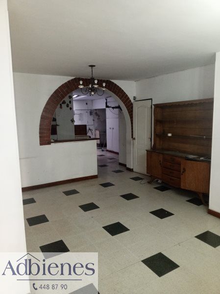 Casa en venta Antioquia Medellín Laureles 227 m2 Habitaciones 10 Baños 5 Garajes 2 Precio $1900000000