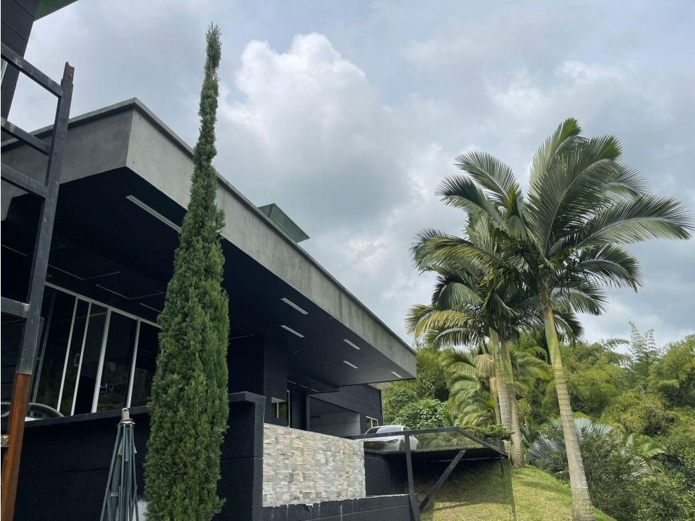 Casa en venta Risaralda Dosquebradas Dosquebradas 350 m2 Habitaciones 5 Baños 5 Garajes 10 Precio $1600000000