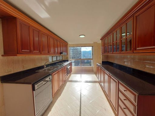 Apartamento en arriendo Antioquia Medellín Los Balsos No1 300 m2 Habitaciones 5 Baños 6 Garajes 3 Precio $12000000
