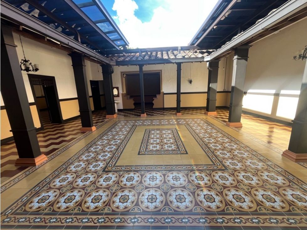 Local en arriendo Antioquia Envigado La Mesa 380 m2 Habitaciones 0 Baños 3 Garajes 0 Precio $17000000