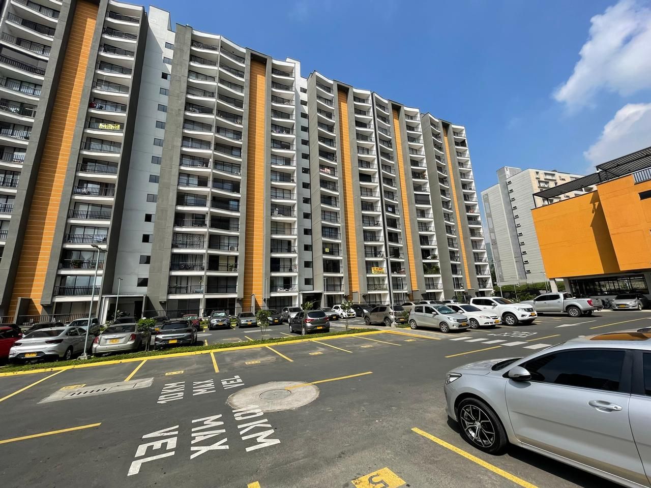 Apartaestudio en venta Valle Del Cauca Cali La Flora 33 m2 Habitaciones 1 Baños 1 Garajes 0 Precio $255000000