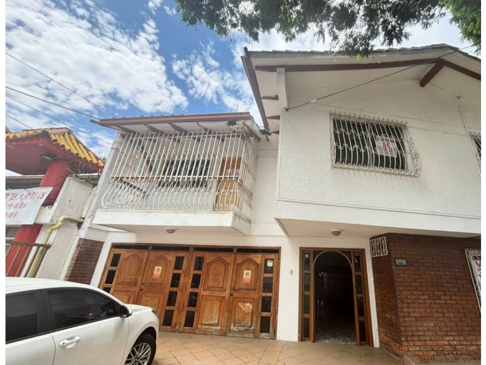 Casa en venta Valle Del Cauca Cali La Flora 430 m2 Habitaciones 5 Baños 3 Garajes 4 Precio $1250000000