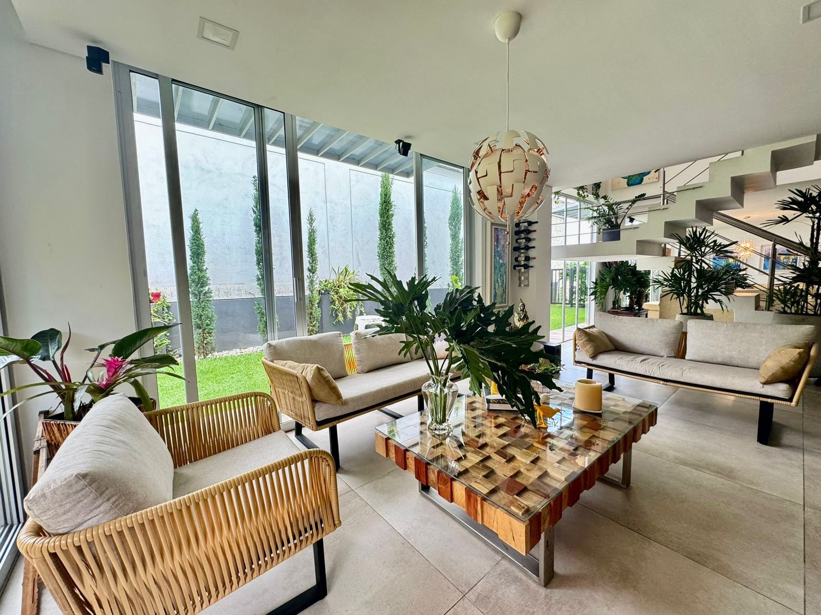 Casa en arriendo Valle Del Cauca Cali Nn 424 m2 Habitaciones 4 Baños 6 Garajes 4 Precio $9500000