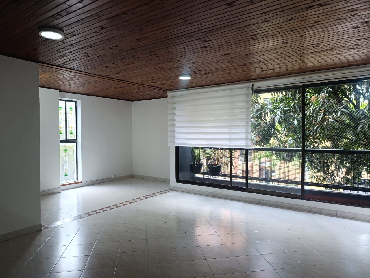 Apartamento en arriendo Antioquia Medellín El Tesoro 75 m2 Habitaciones 3 Baños 2 Garajes 2 Precio $2950000