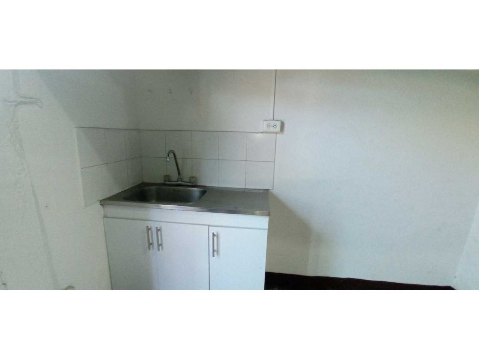 Local en arriendo Antioquia Medellín Caicedo 27 m2 Habitaciones 0 Baños 1 Garajes 0 Precio $1600000