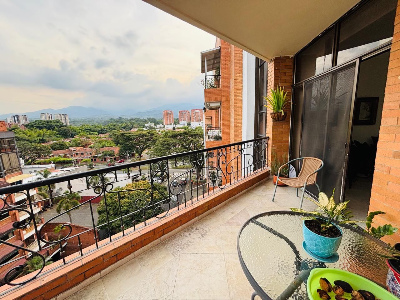 Apartamento en venta Valle Del Cauca Cali Urbanización Ciudad Jardín 240 m2 Habitaciones 4 Baños 3 Garajes 3 Precio $1100000000