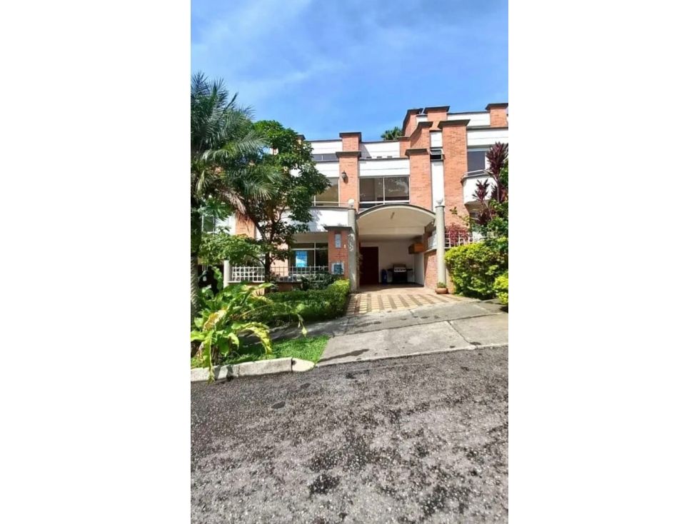 Casa en venta Antioquia Envigado Pontevedra 230 m2 Habitaciones 4 Baños 5 Garajes 2 Precio $1300000000