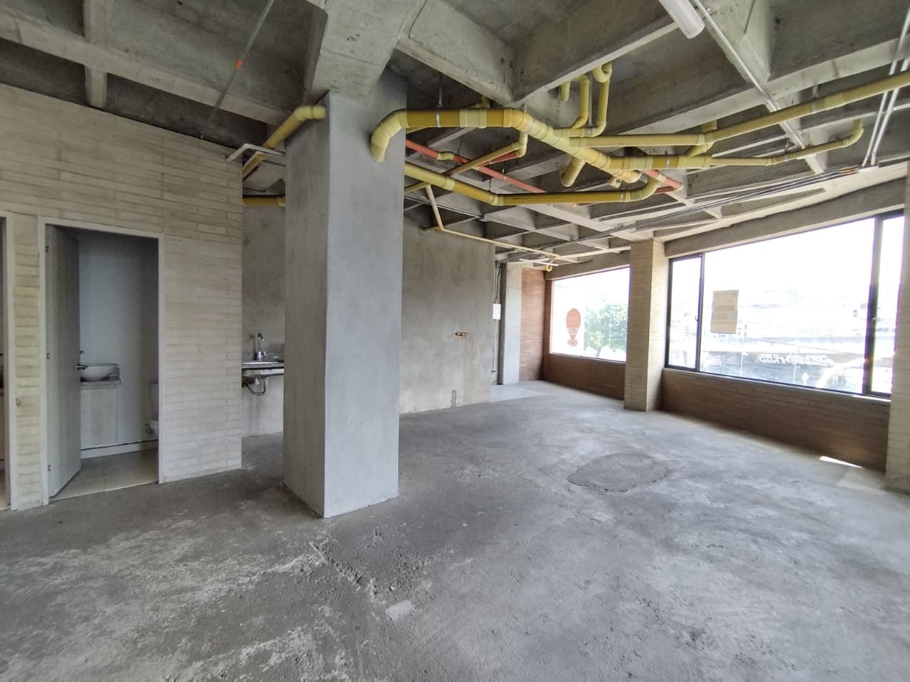 Local en arriendo Antioquia Itagüí Camparola 130 m2 Habitaciones 0 Baños 2 Garajes 0 Precio $4000000